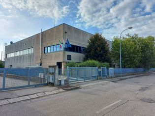Capannoni artigianali in vendita