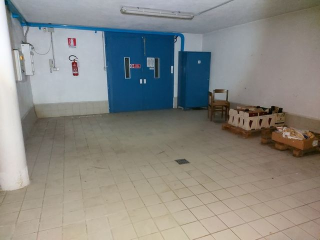 Negozi in vendita