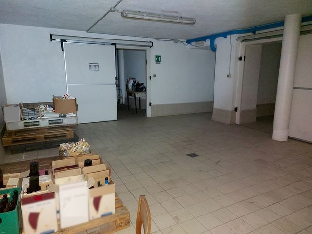 Negozi in vendita