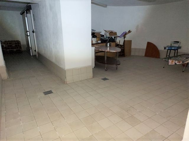 Negozi in vendita