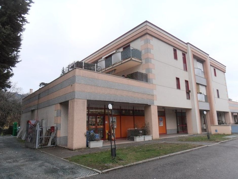 #1442 Porzione di fabbricato a destinazione commerciale in vendita - foto 1
