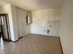 Appartamento (sub 6) con due garage interrati - Lotto 14422 (Asta 14422)