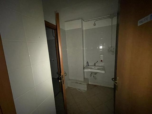 Negozi in vendita