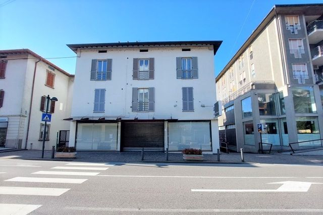 Complessi commerciali in vendita