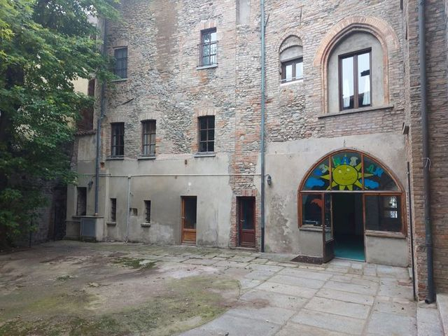 Scuole in vendita