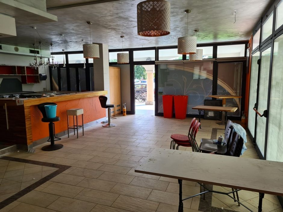 #14550 Negozio uso bar con corte esclusiva in vendita - foto 2