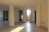 Immagine n0 - Appartamento con terrazzo (sub 41) e posti auto - Asta 14563