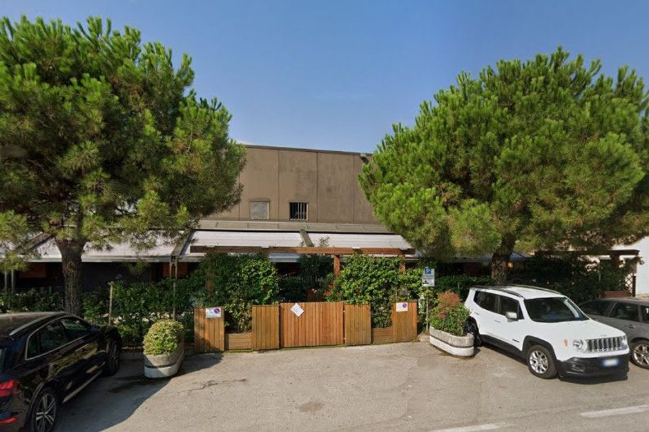 #14615 Porzione di capannone ad uso commerciale con pertinenza in vendita - foto 2