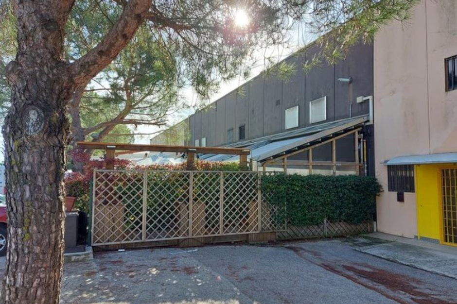 #14615 Porzione di capannone ad uso commerciale con pertinenza in vendita - foto 3