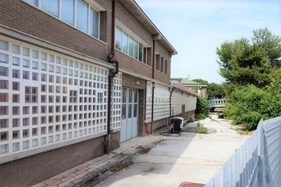 #14665 Edificio produttivo con corte e pertinenze in vendita - foto 2