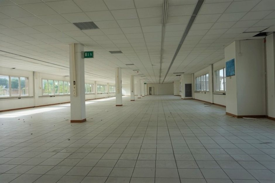 #14665 Edificio produttivo con corte e pertinenze in vendita - foto 3