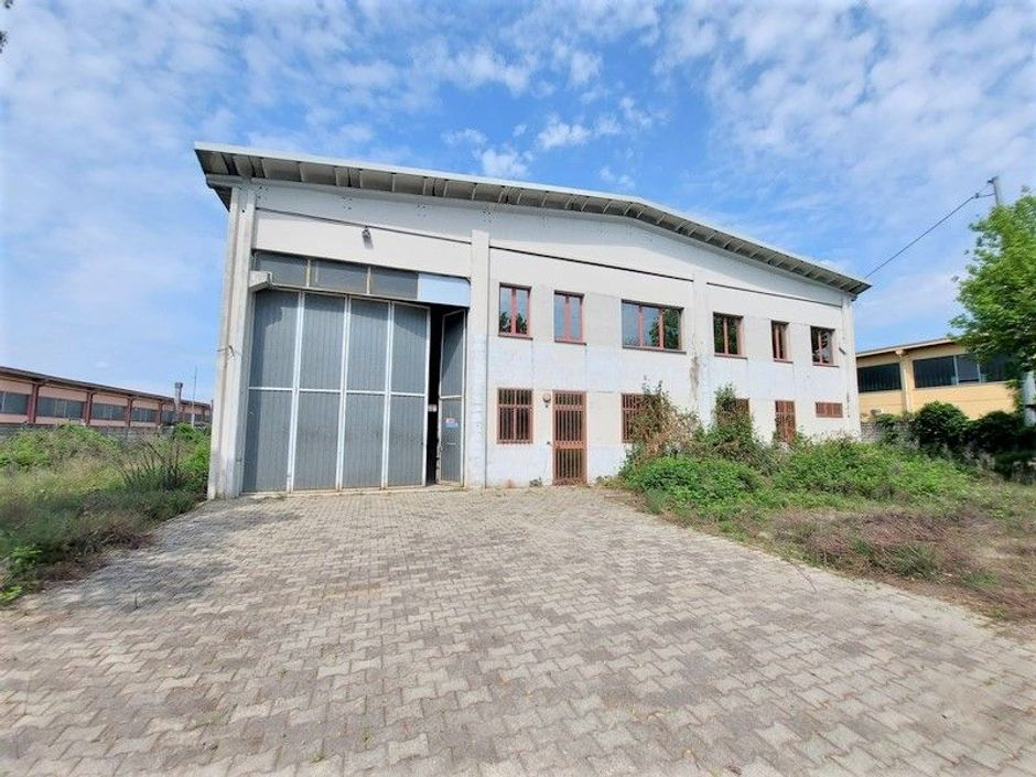 #14677 Capannone con uffici e area di pertinenza in vendita - foto 1