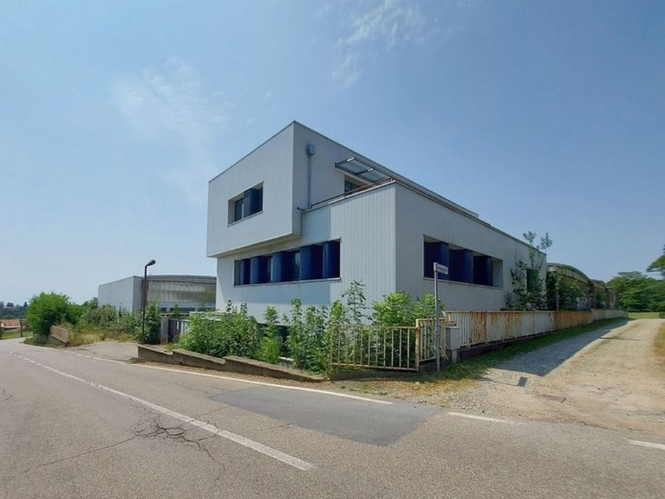 #14682 Capannone industriale con area di pertinenza in vendita - foto 2