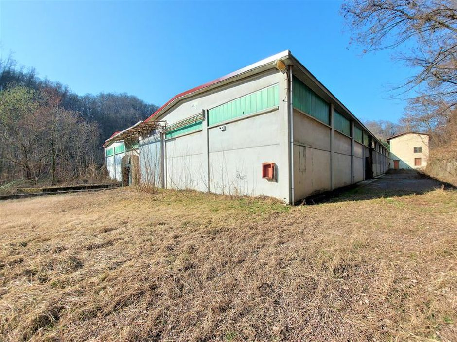 #14683 Porzione di capannone industriale e quota di area urbana in vendita - foto 2