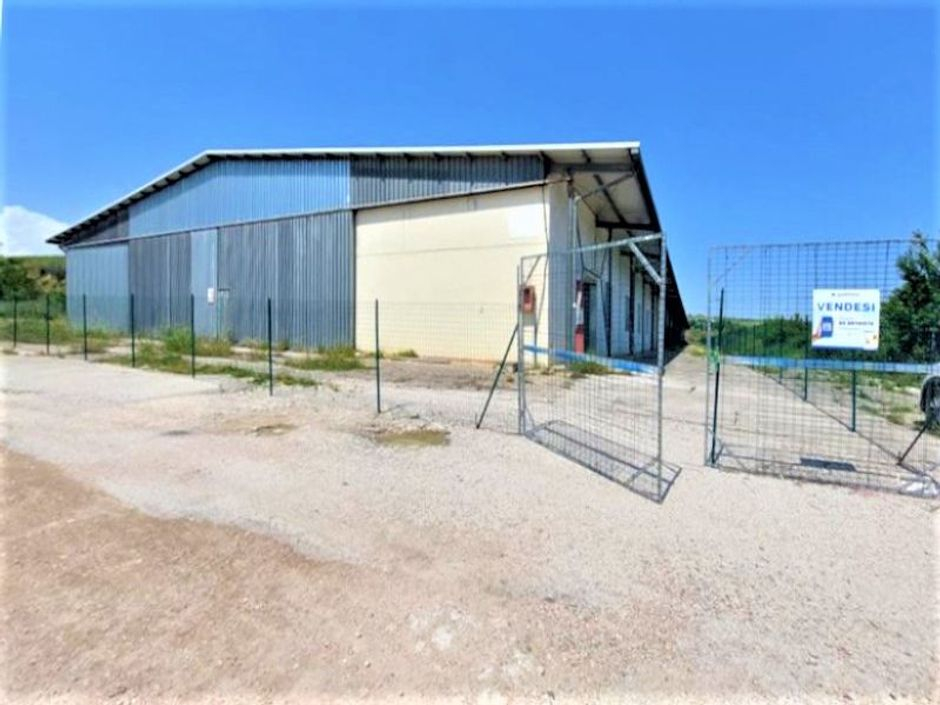 #14697 Capannone con area di pertinenza in vendita - foto 1