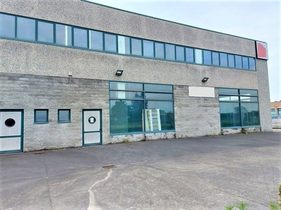 #14708 Porzione di capannone artigianale con area di pertinenza in vendita - foto 2