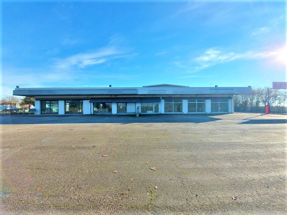#14716 Porzione di capannone adibito ad autosalone ed officina in vendita - foto 1