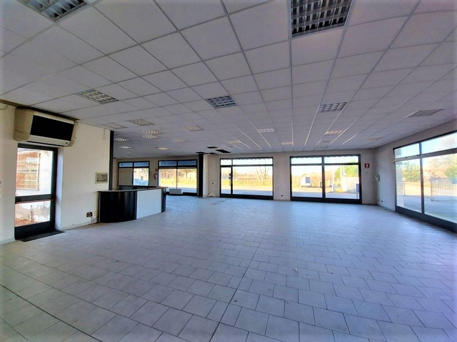 #14716 Porzione di capannone adibito ad autosalone ed officina in vendita - foto 9