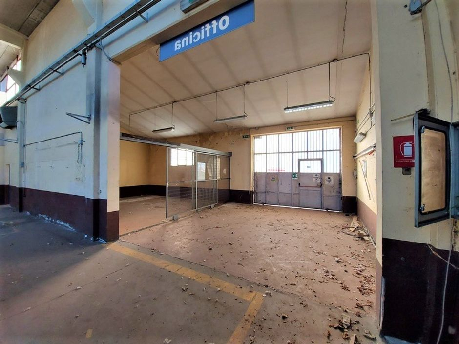 #14716 Porzione di capannone adibito ad autosalone ed officina in vendita - foto 12
