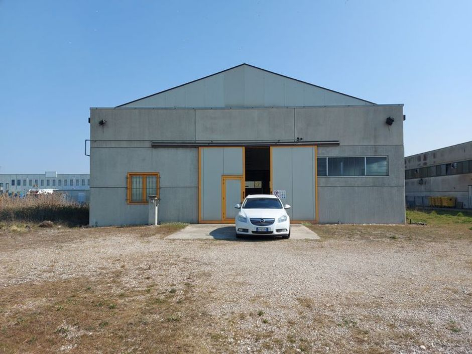 #14717 Capannone artigianale con area di pertinenza in vendita - foto 3