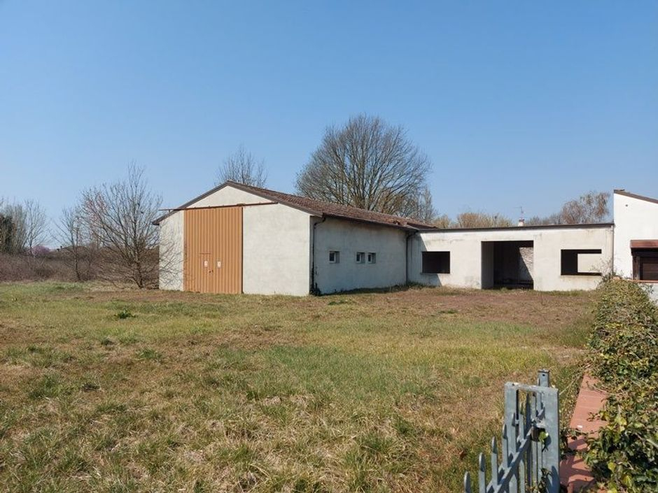 #14718 Magazzini con corte esclusiva ed aree urbane in vendita - foto 1