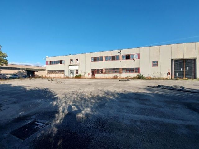 Fabbricati industriali in vendita