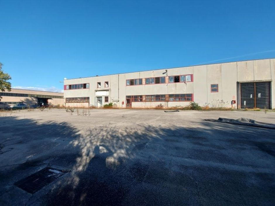 #14721 Capannone industriale con aree di pertinenza in vendita - foto 3