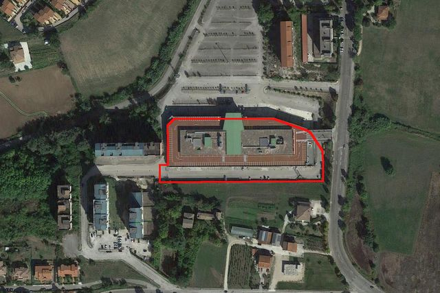 Complessi commerciali in vendita
