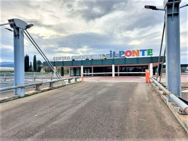 Complessi commerciali in vendita