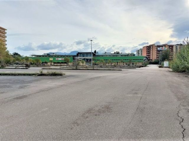 Complessi commerciali in vendita