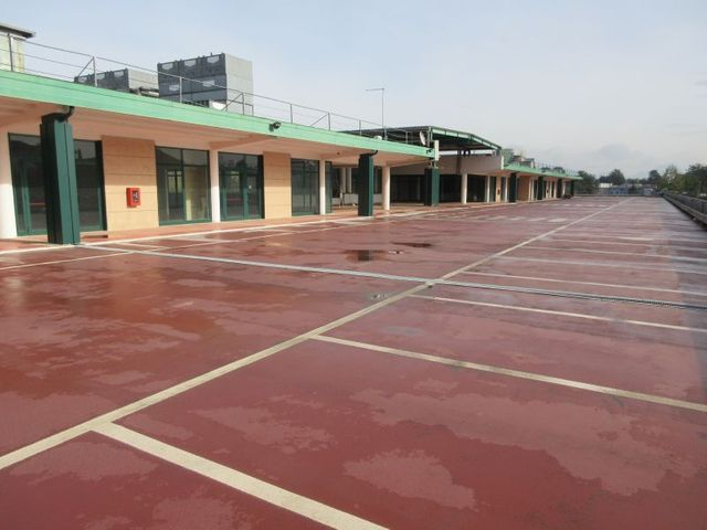 Complessi commerciali in vendita