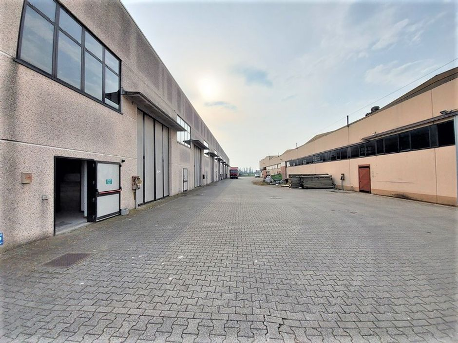 #14727 Capannone industriale con area di pertinenza in vendita - foto 3