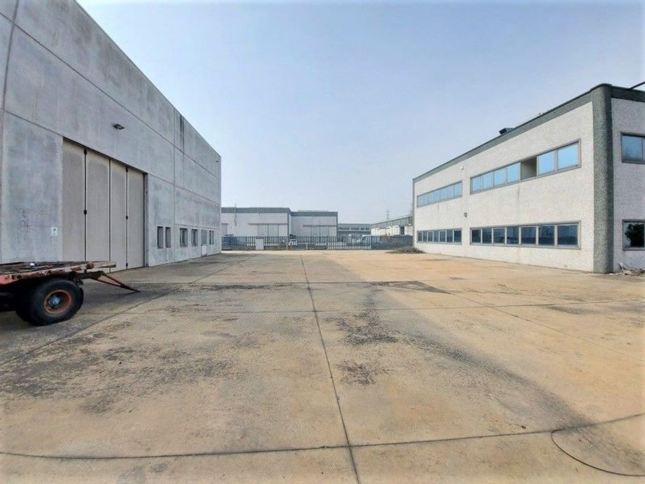 #14734 Capannone industriale con area di pertinenza in vendita - foto 4