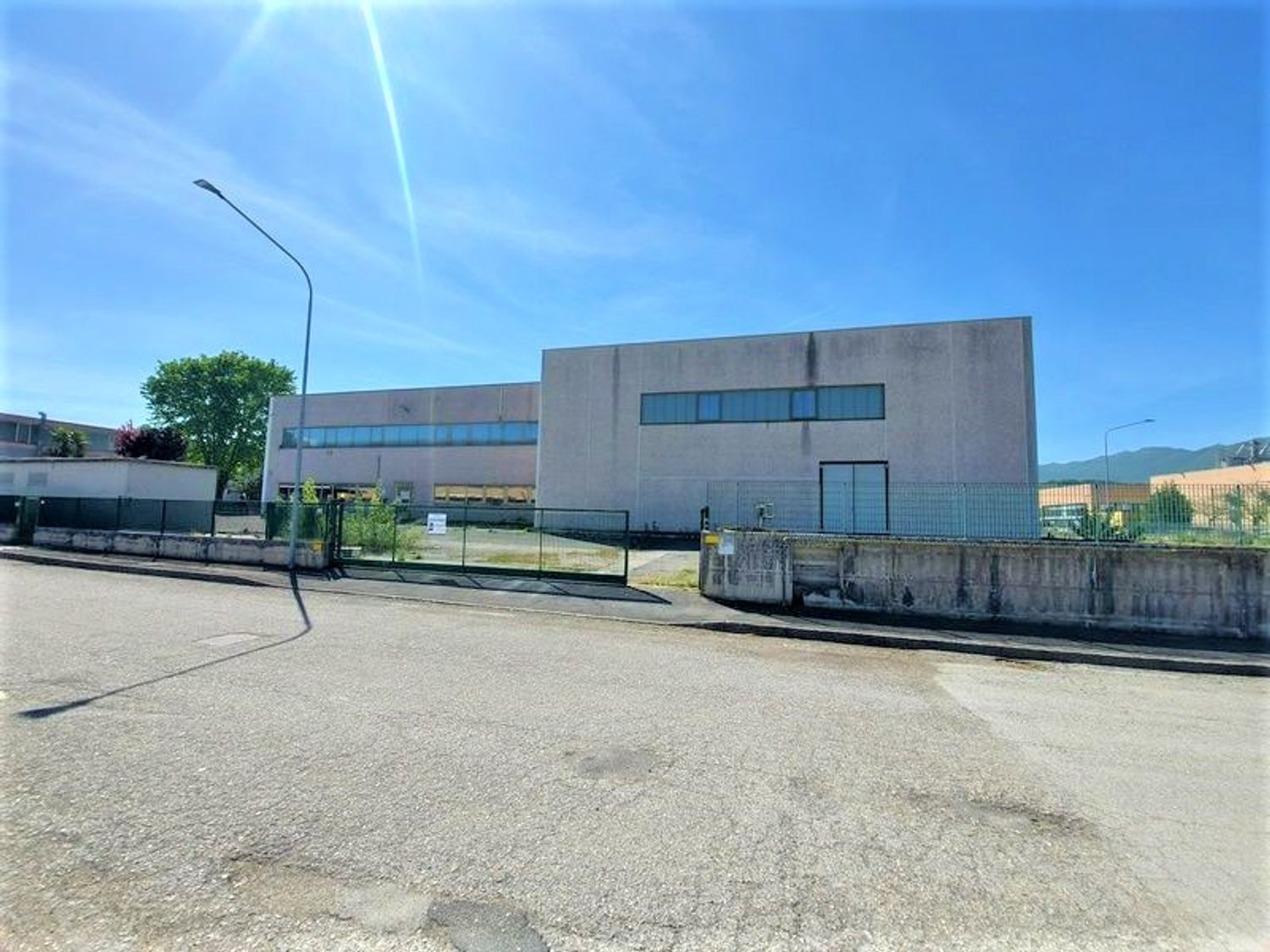 Fabbricati industriali in vendita