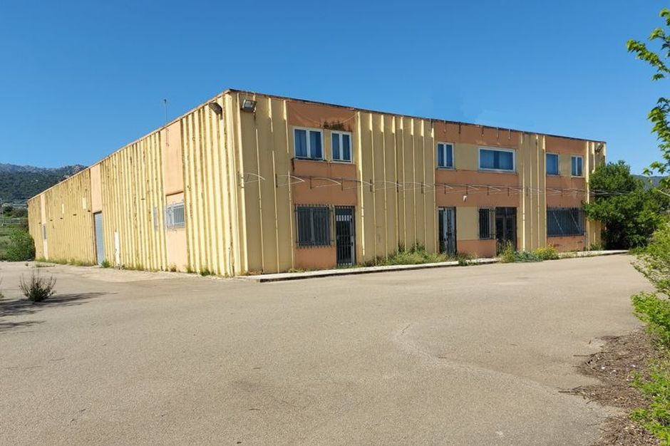 #14752 Capannone con cortile e cabina elettrica in vendita - foto 1