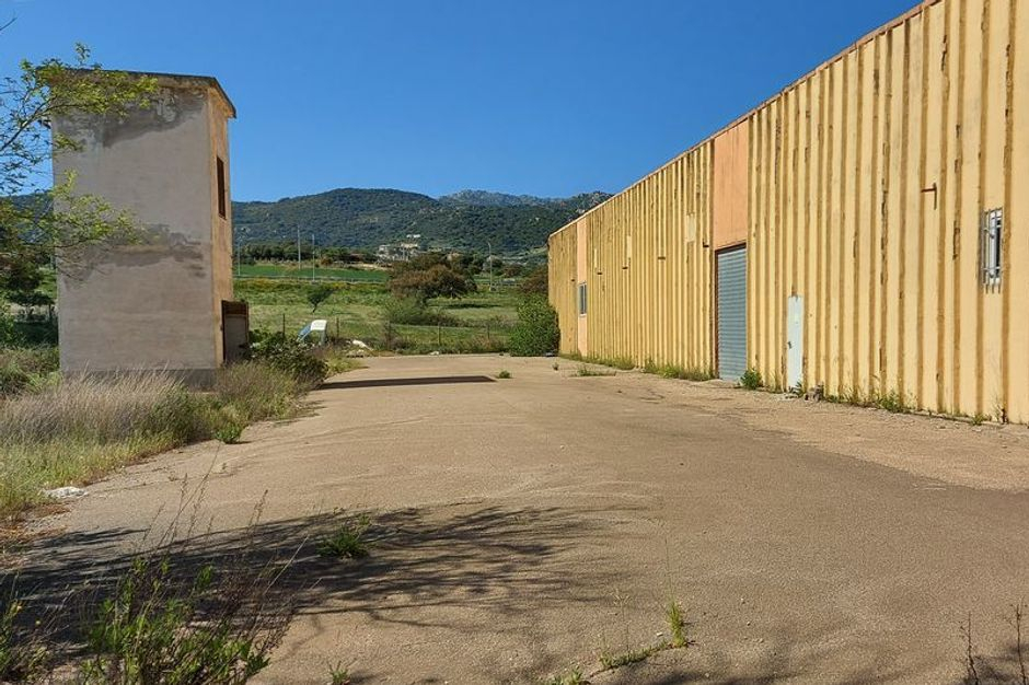 #14752 Capannone con cortile e cabina elettrica in vendita - foto 2