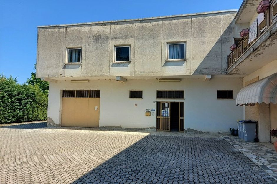 #14759 Laboratorio con zona showroom e uffici in vendita - foto 3