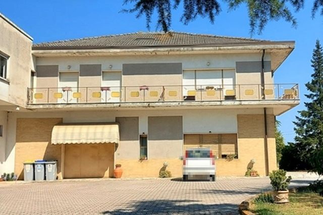 Con servizi in vendita
