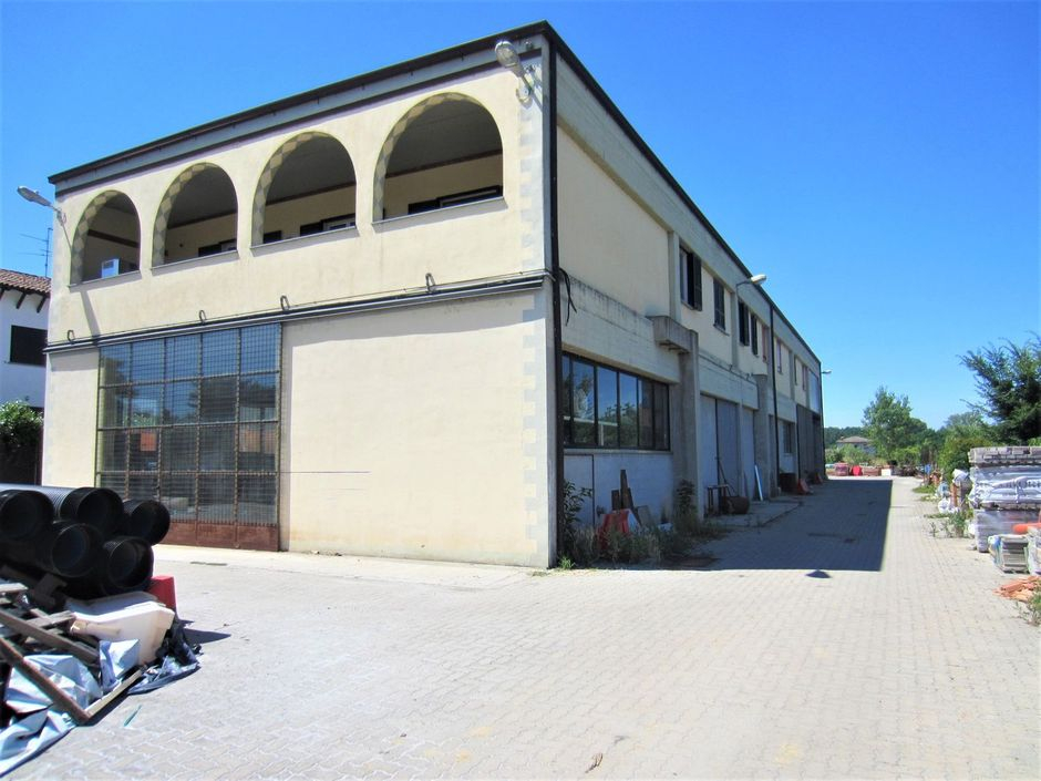 #14769 Capannone industriale con area di pertinenza in vendita - foto 2