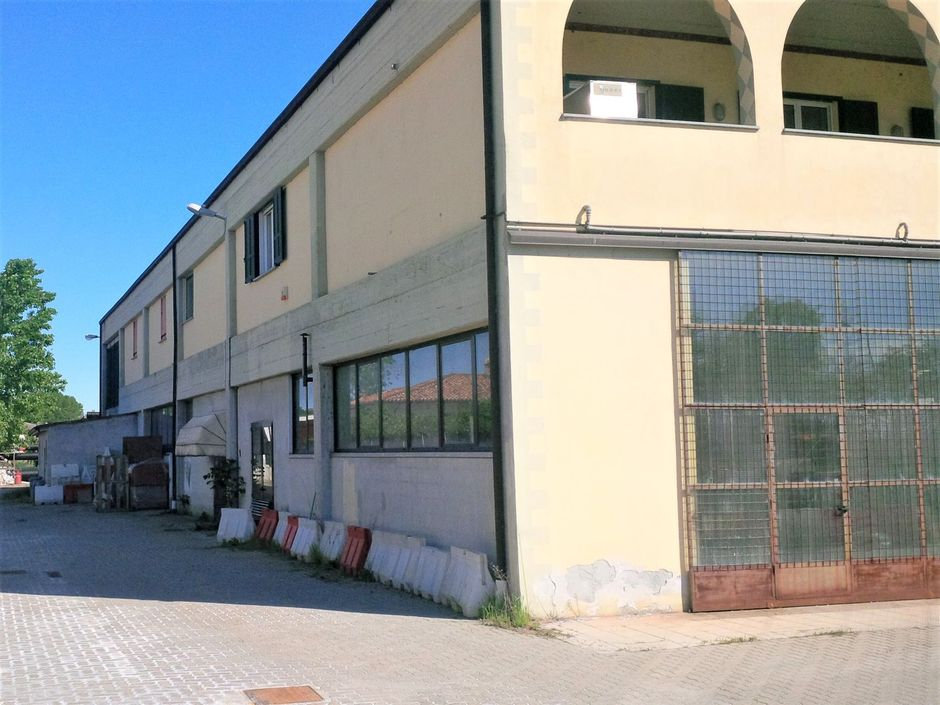 #14769 Capannone industriale con area di pertinenza in vendita - foto 4