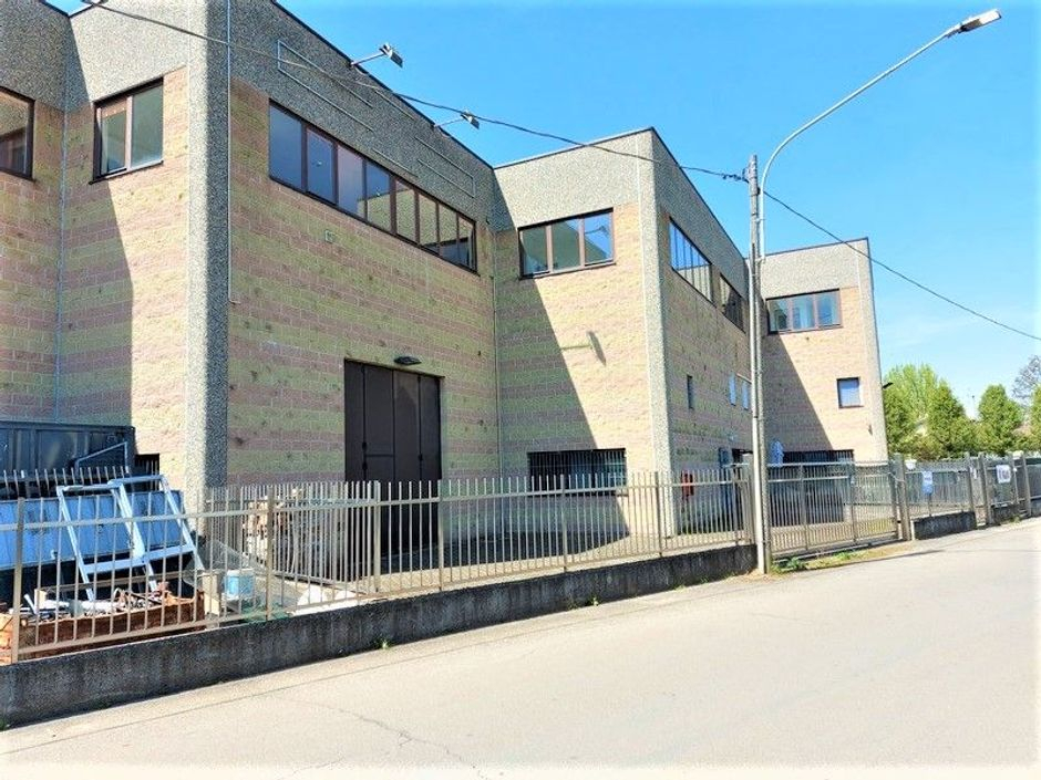 #14770 Porzione di capannone industriale con uffici in vendita - foto 3