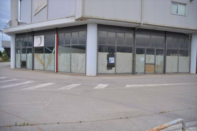 Complessi commerciali in vendita