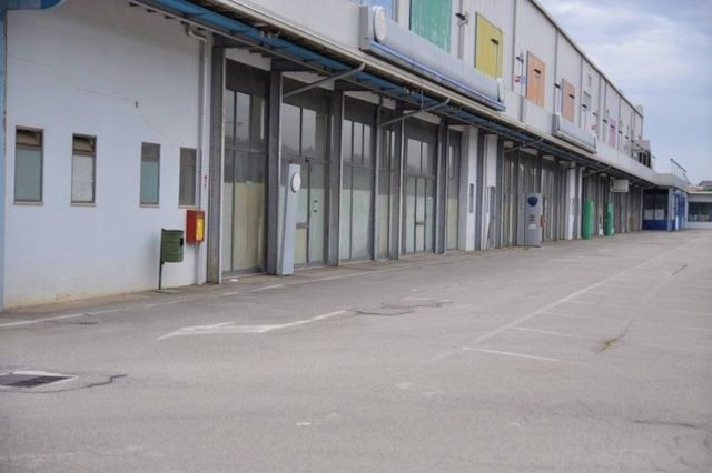 Complessi commerciali in vendita