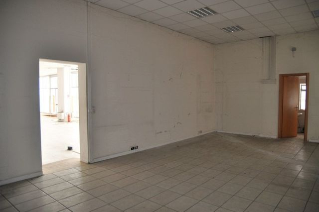 Complessi commerciali in vendita