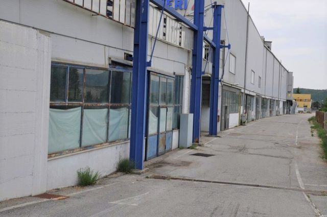 Complessi commerciali in vendita