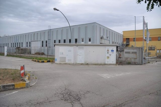 Complessi commerciali in vendita