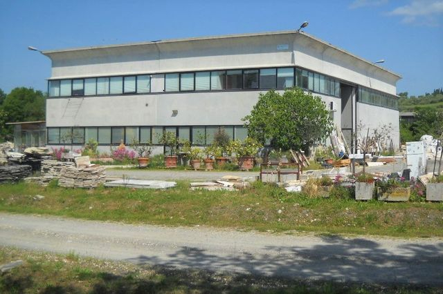 Con servizi in vendita