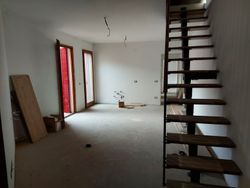 Appartamento grezzo di due piani con pertinenze (sub 12) - Lotto 14801 (Asta 14801)