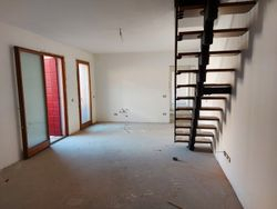 Appartamento grezzo di due piani con pertinenze (sub 23) - Lotto 14804 (Asta 14804)