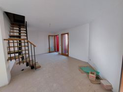 Appartamento grezzo di due piani con pertinenze (sub 27) - Lotto 14806 (Asta 14806)